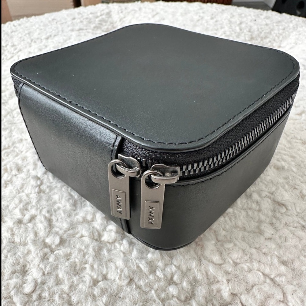 Away - The Jewelry Box - Black Leather
